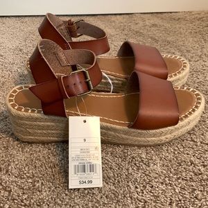 Leather sandals size 9. New